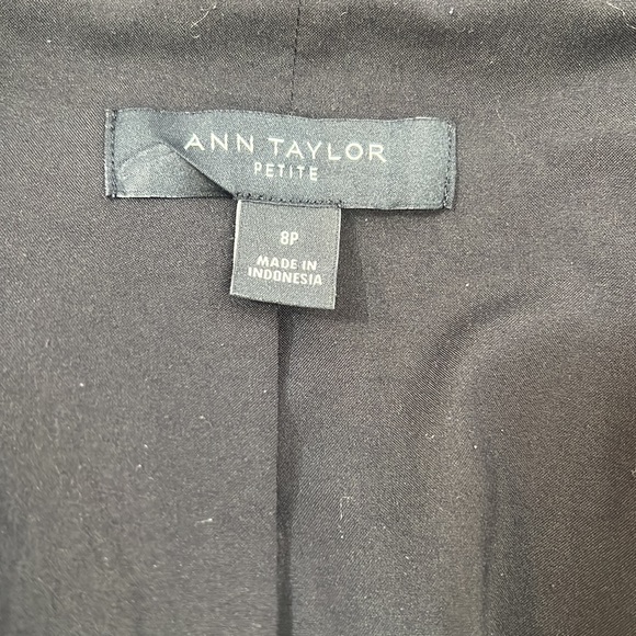 Two (2) Ann Taylor CutAway Blazers in Bi-Stretch - Picture 8 of 16